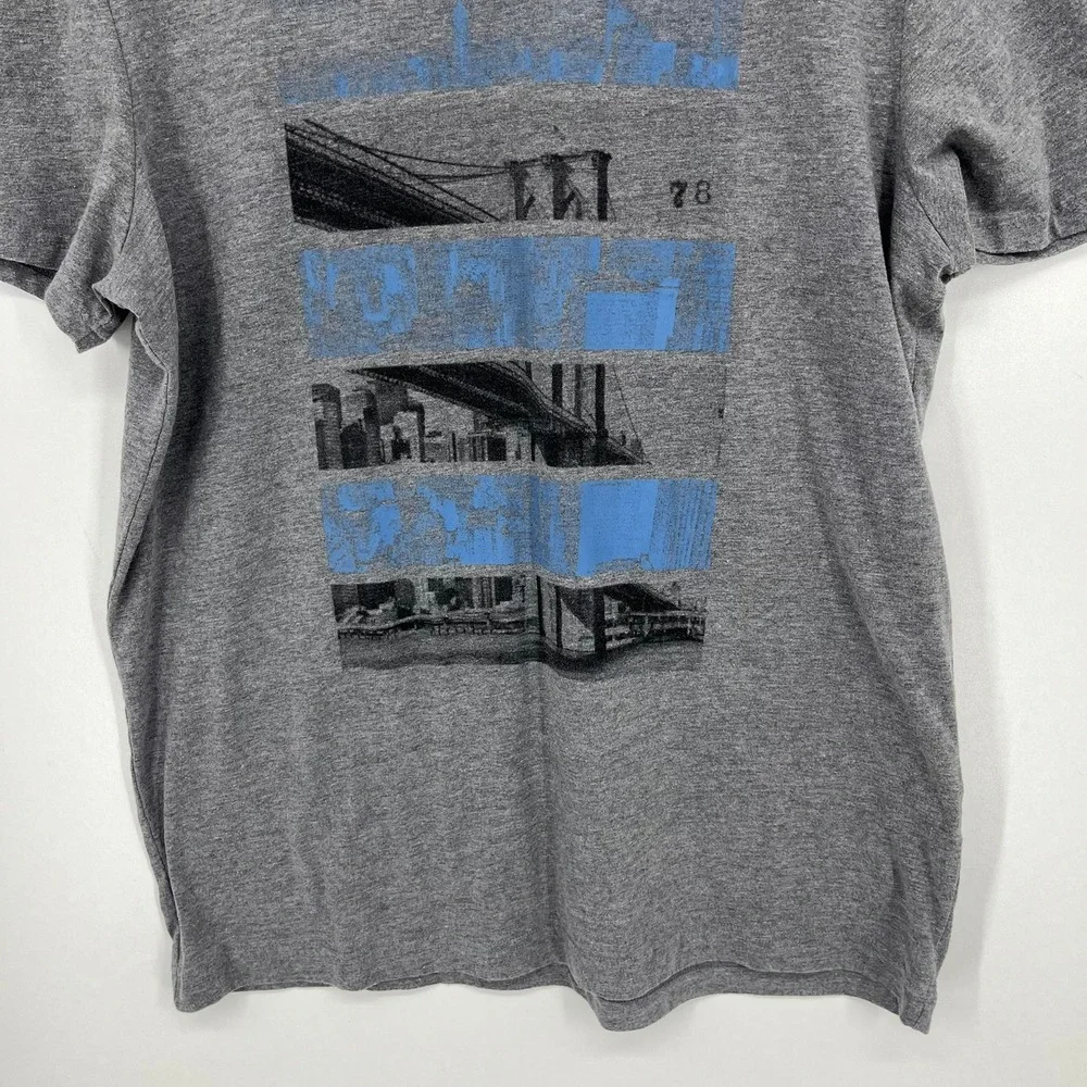 Banana Republic Mens Eco T-Shirt Large Gray Brooklyn Bridge NYC Graphic Logo